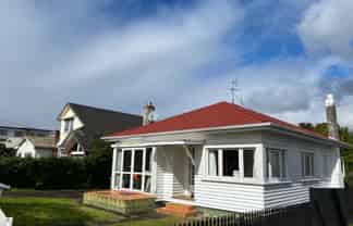 16 Aroha Ave, Sandringham