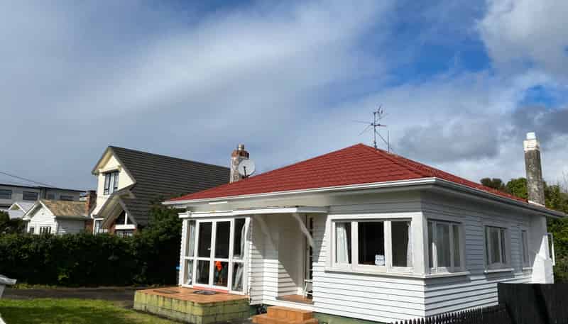 16 Aroha Ave, Sandringham