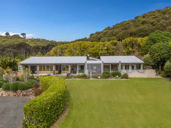 100 Margaret Reeve Lane, Waiheke Island