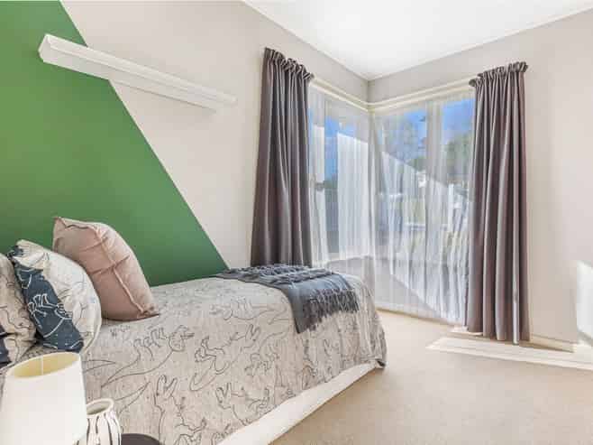 52 Sylvan Crescent, Te Atatu South