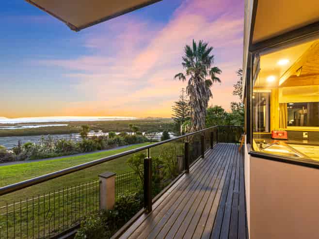 112 Burundi Avenue, Clendon Park