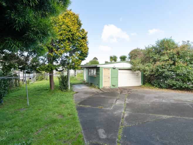 18 Bridge Avenue, Te Atatu South