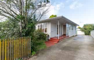 18 Bridge Avenue, Te Atatu South