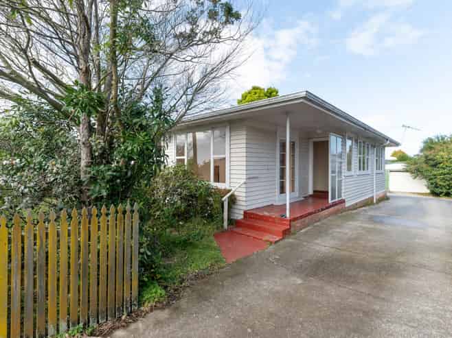 18 Bridge Avenue, Te Atatu South
