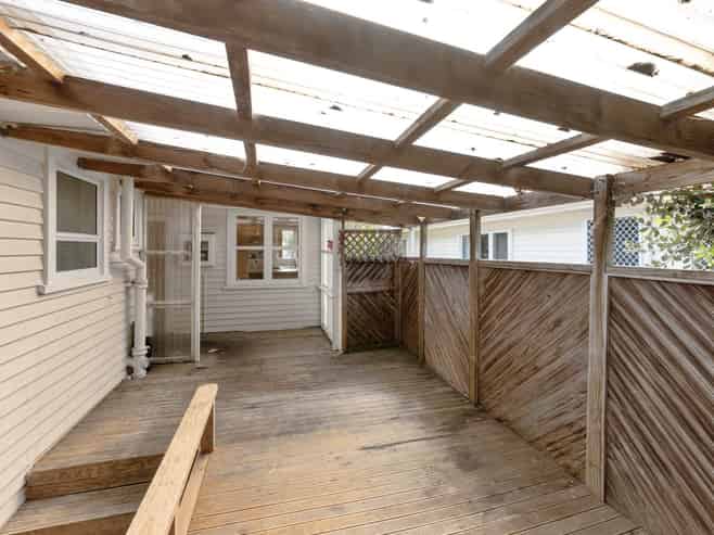 18 Bridge Avenue, Te Atatu South