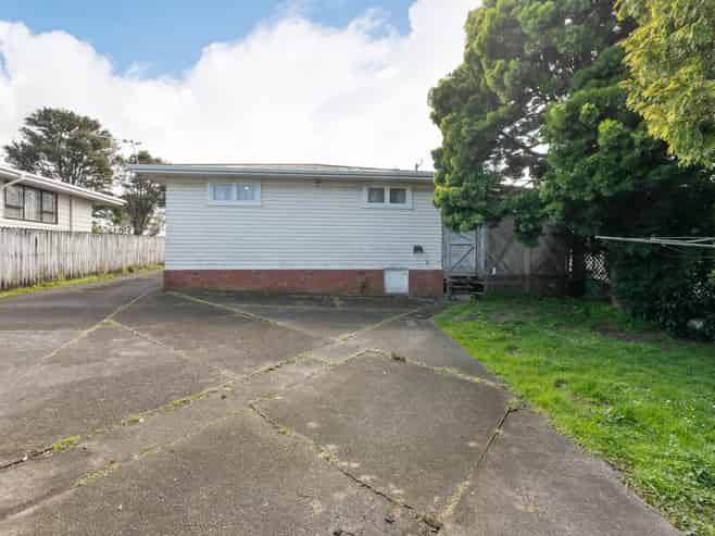 18 Bridge Avenue, Te Atatu South