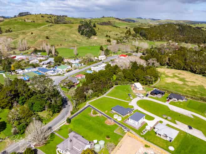 11 Manaaki Circle, Paparoa