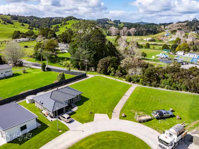 11 Manaaki Circle, Paparoa