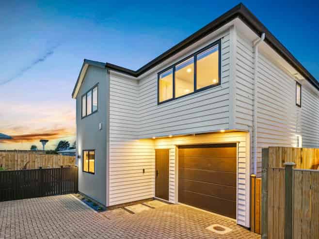 8E Ayrton Street, Te Atatu South