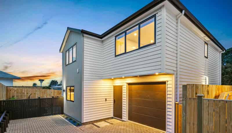 8E Ayrton Street, Te Atatu South