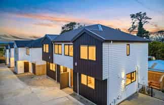 8A Ayrton Street, Te Atatu South