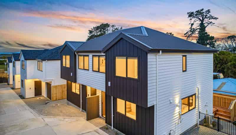 8A Ayrton Street, Te Atatu South
