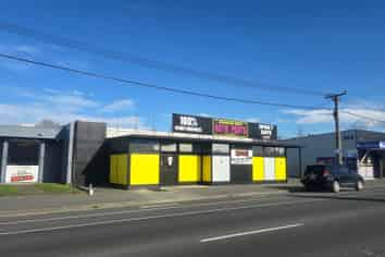 Standalone Retail/Showroom Building