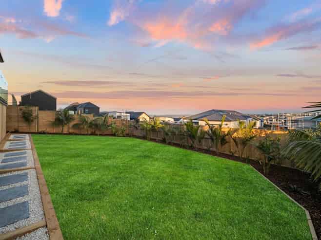 5 Koheru Place, Long Bay