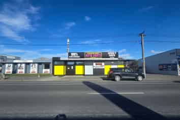 Standalone Retail/Showroom Building