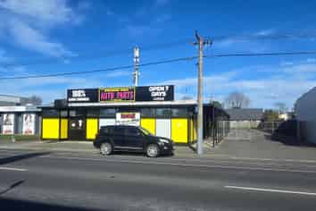 Standalone Retail/Showroom Building