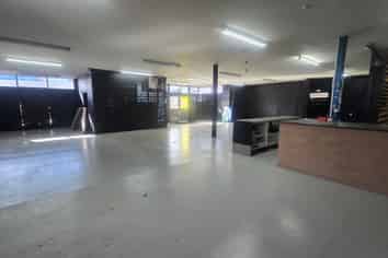 Standalone Retail/Showroom Building