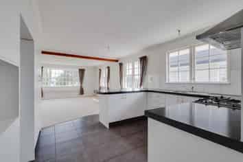 39 John F Kennedy Drive, Milson