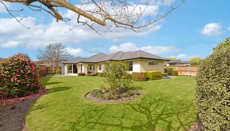 15 Palm Drive, Shirley