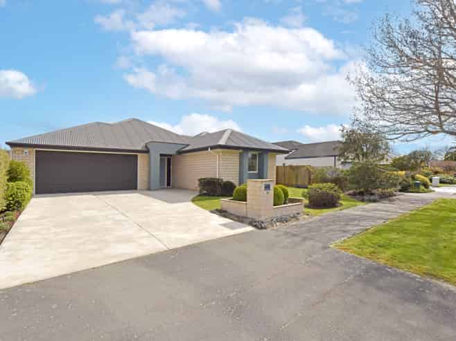 15 Palm Drive, Shirley