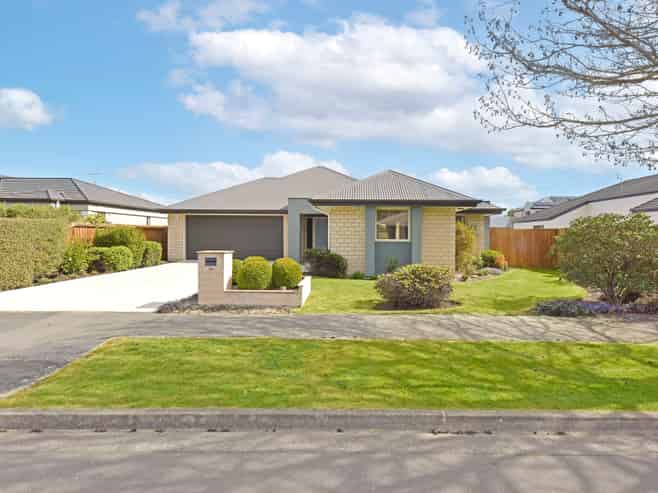 15 Palm Drive, Shirley