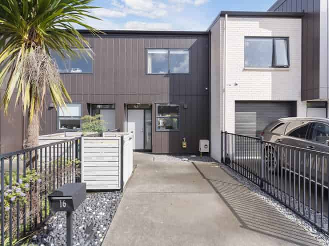 16 Rorida Lane, Flat Bush