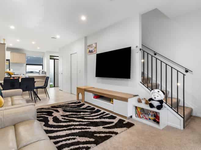 16 Rorida Lane, Flat Bush