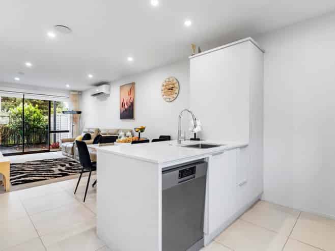 16 Rorida Lane, Flat Bush