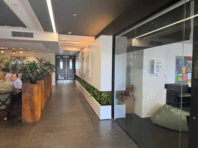 Ground Floor Office – Excellent Amenities 