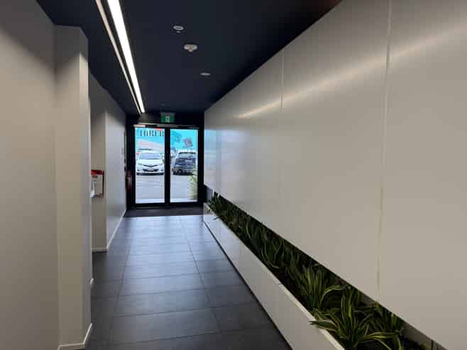 Ground Floor Office – Excellent Amenities 