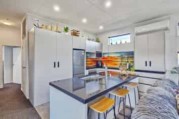 25 Hall Place, Foxton Beach
