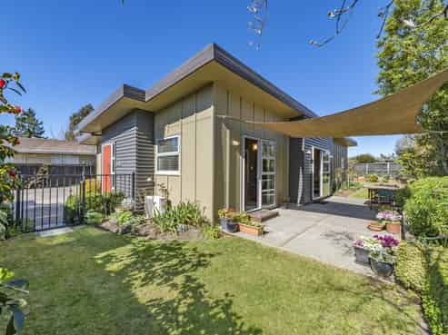 8B Taiaroa Place, Southbridge