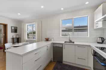 4 Kowhai Street, Otaki Beach