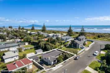 4 Kowhai Street, Otaki Beach