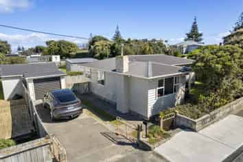 4 Kowhai Street, Otaki Beach