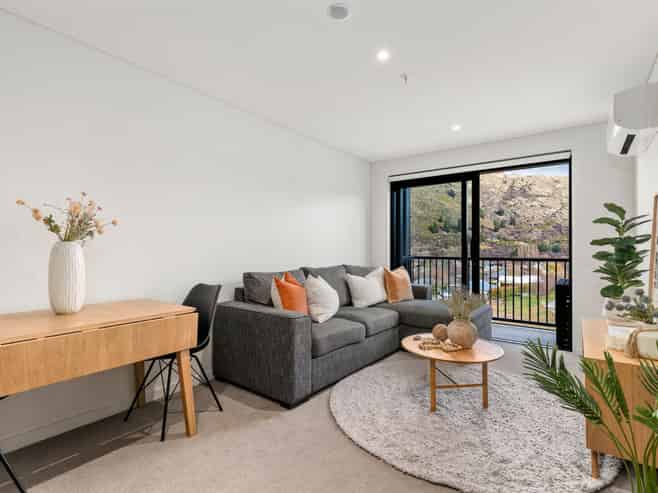 504/10 Copper Beech Avenue, Queenstown