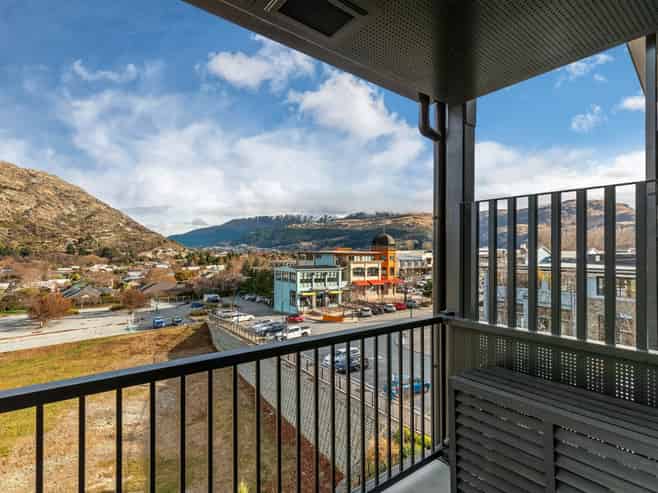 504/10 Copper Beech Avenue, Queenstown