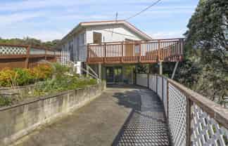 10 Greenview Way, Miramar