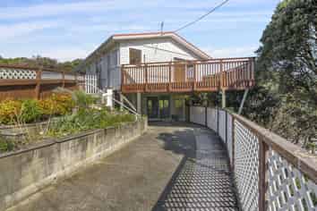 10 Greenview Way, Miramar