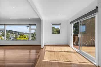 10 Greenview Way, Miramar
