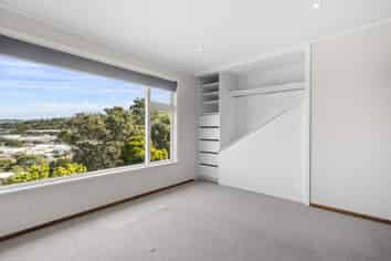 10 Greenview Way, Miramar