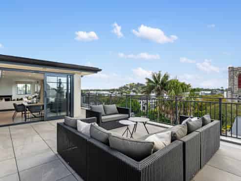 10/2 Bassett Road, Remuera