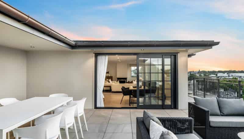 10/2 Bassett Road, Remuera