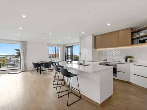 10/2 Bassett Road, Remuera