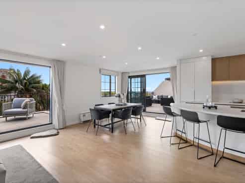 10/2 Bassett Road, Remuera