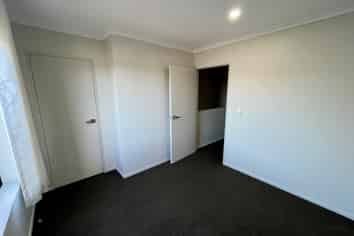 3/3 Wallson Crescent, Wiri