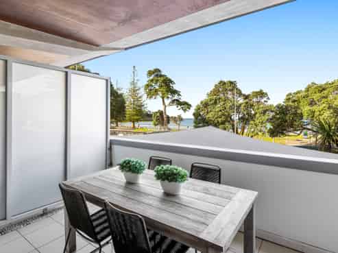 2/6 Beach Front Lane, Browns Bay