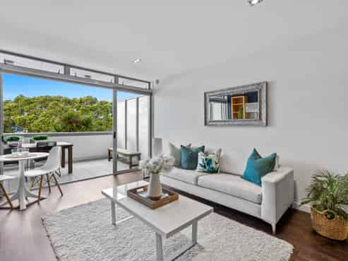 2/6 Beach Front Lane, Browns Bay