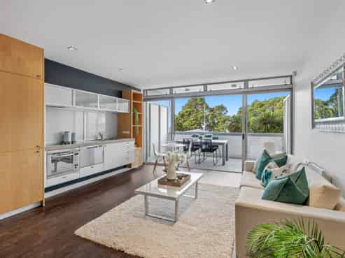 2/6 Beach Front Lane, Browns Bay