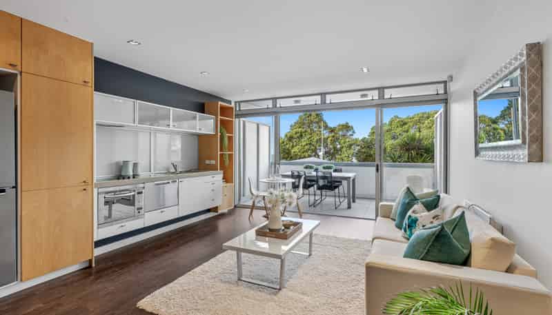 2/6 Beach Front Lane, Browns Bay